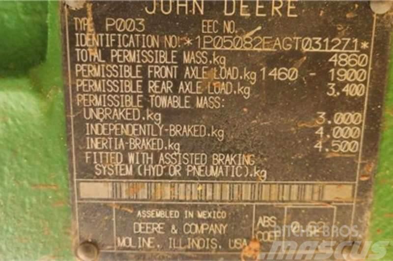John Deere 5082E Traktory