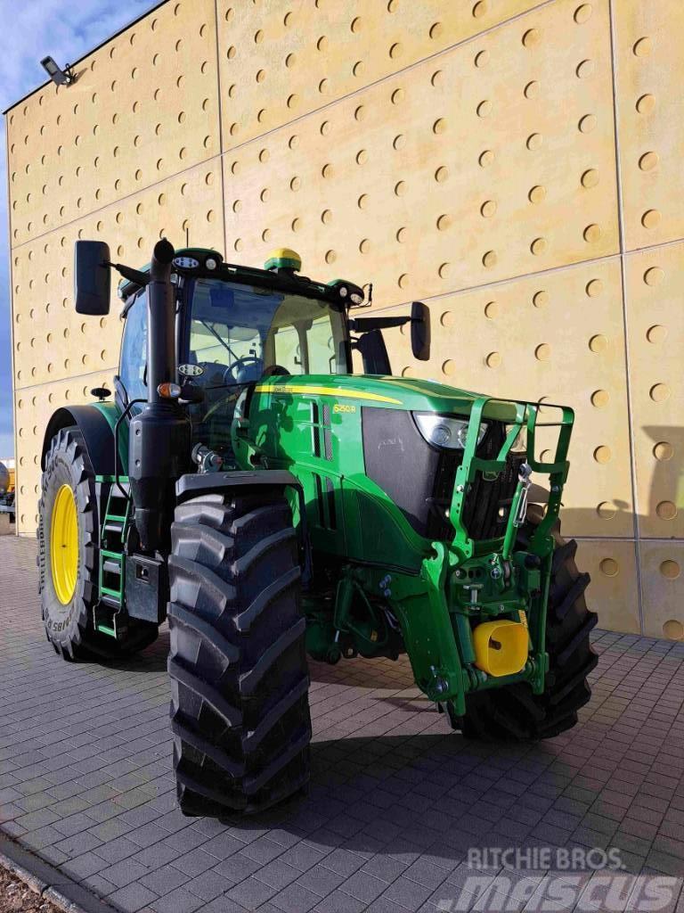 John Deere 6250 R Traktory