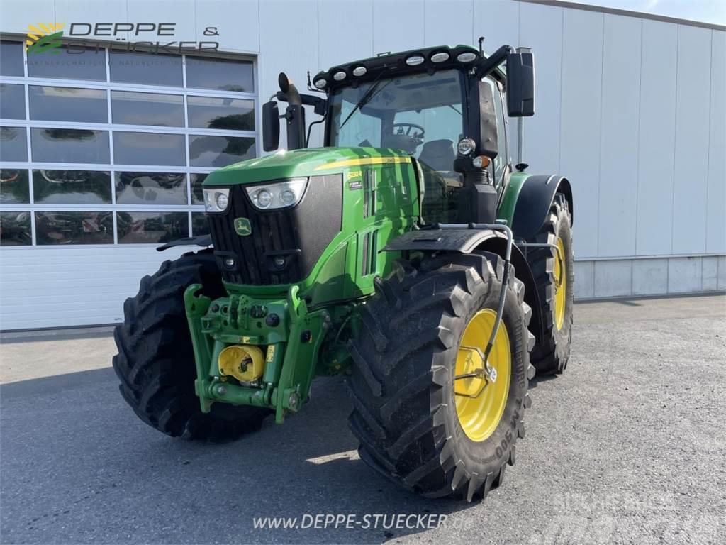 John Deere 6230R Traktory