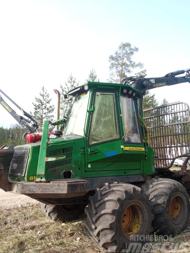 John Deere 810 D Vyvážecí traktory