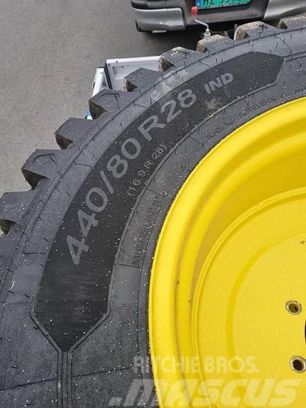 John Deere Hjul par: Michelin Crossgrip 440/80R28 Fakspro Gul Pneumatiky, kola a ráfky