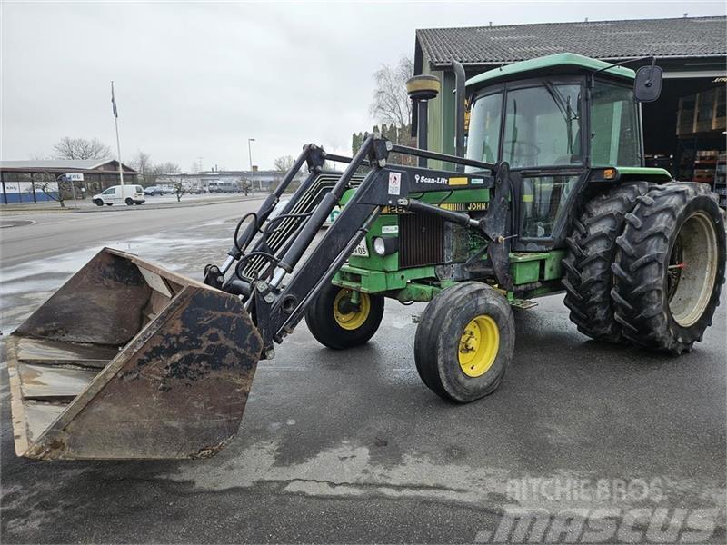 John Deere 2850 med frontlæsser og redskaber Traktory