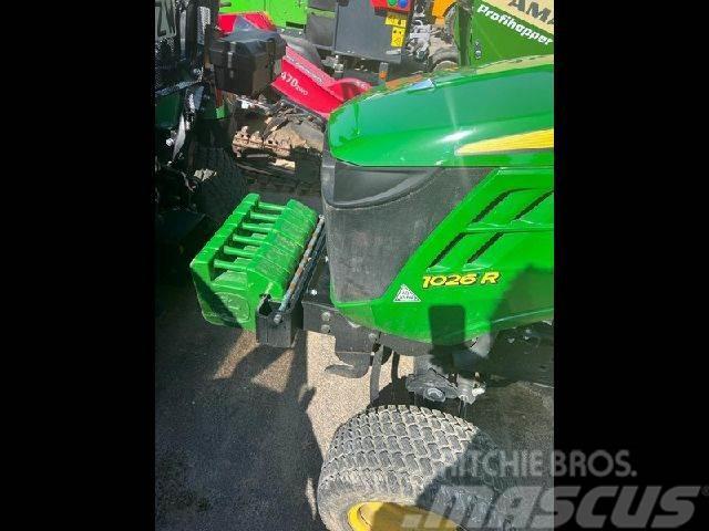 John Deere 1026R Traktory