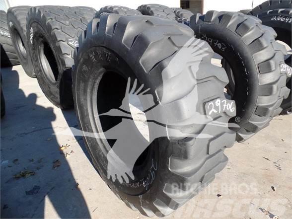 Titan 17.5x25 Tyres, wheels and rims