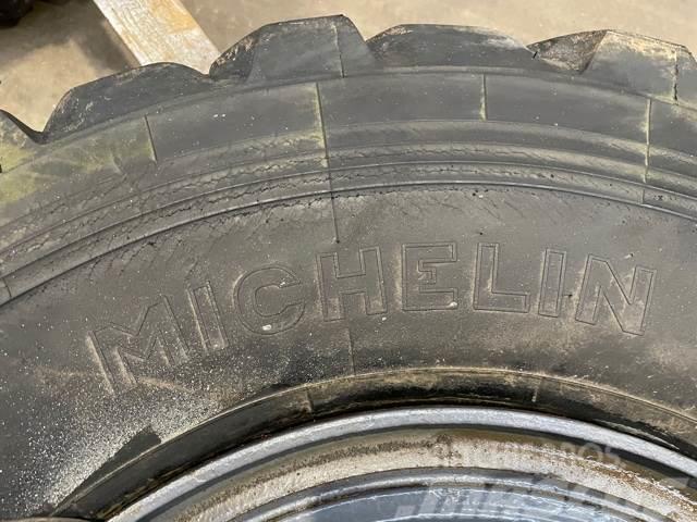  13.00R25 Michelin X dæk på fælg - 4 stk Pneumatiky, kola a ráfky