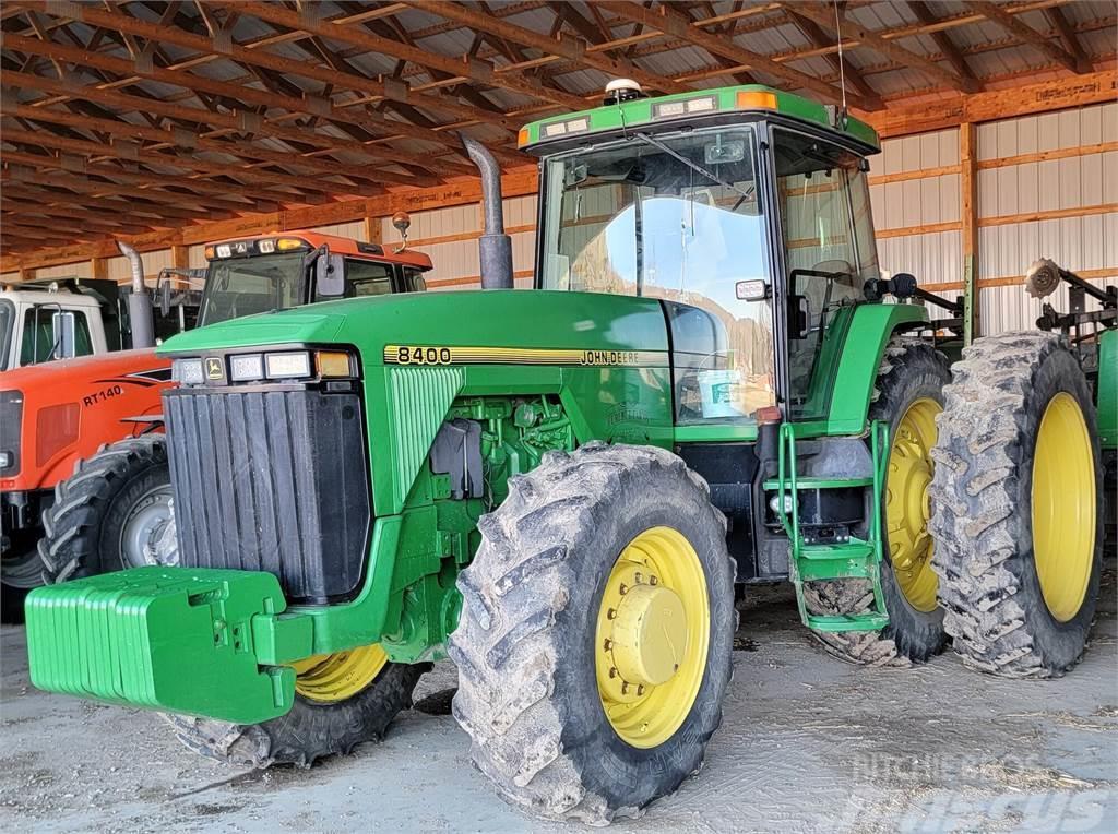John Deere 8400 Traktory