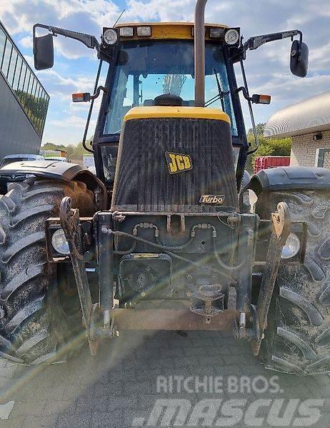 JCB Fastrac 2115 2 WD mit Gilbers Mähausleger Traktory