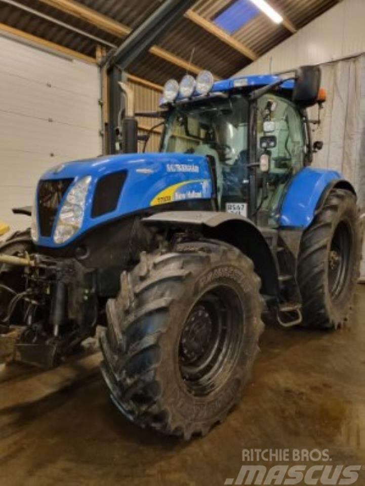 New Holland T7030 AC Traktory