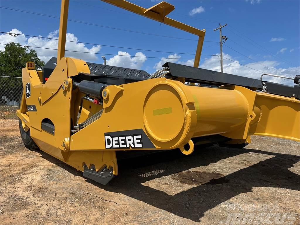 John Deere 2412D E Traktory