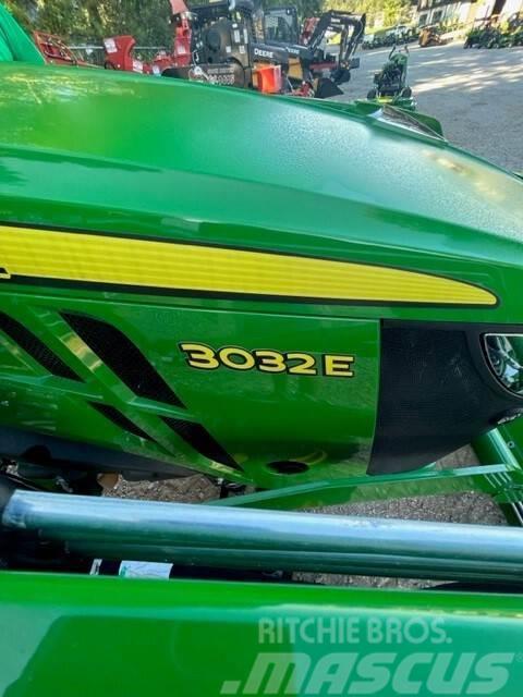 John Deere 3032E Kompaktní traktory