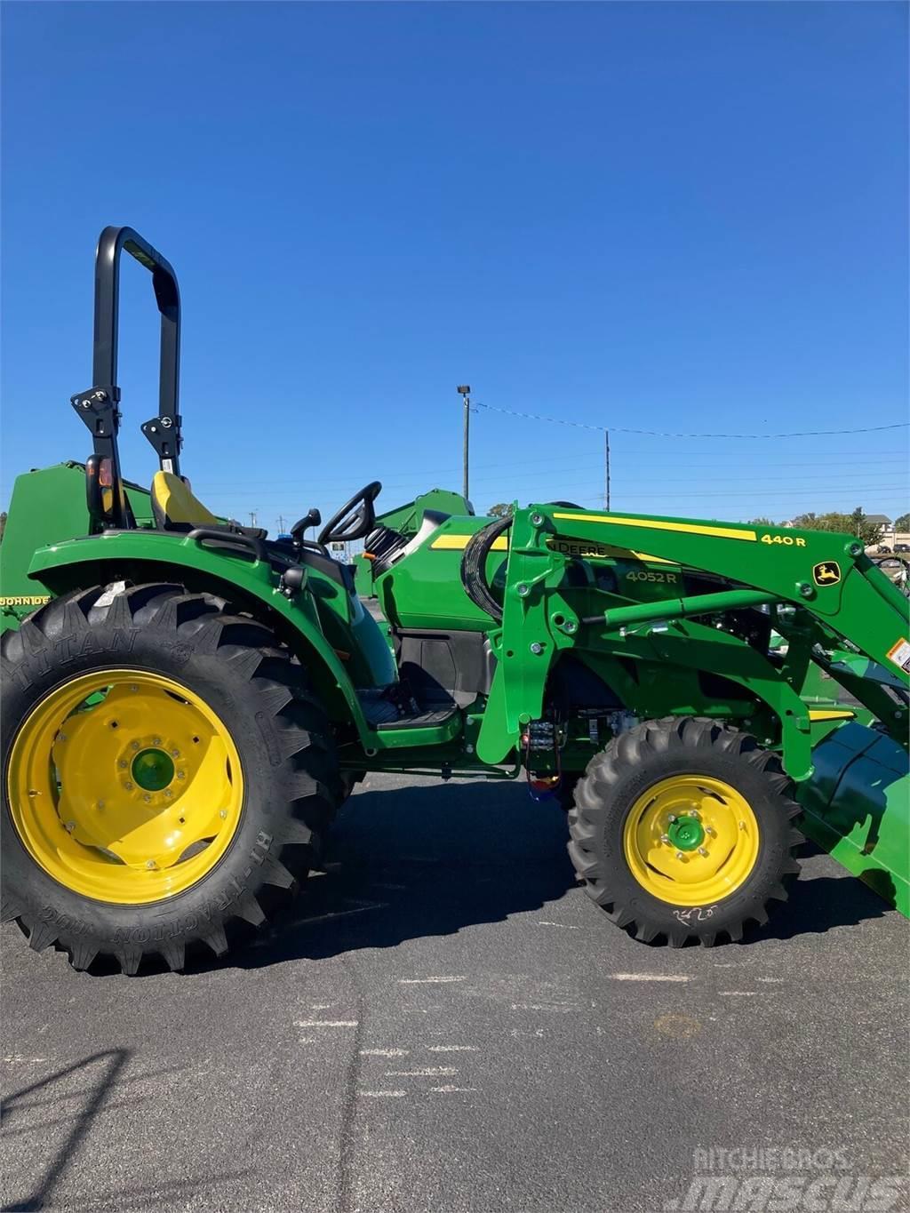 John Deere 4052R Kompaktní traktory
