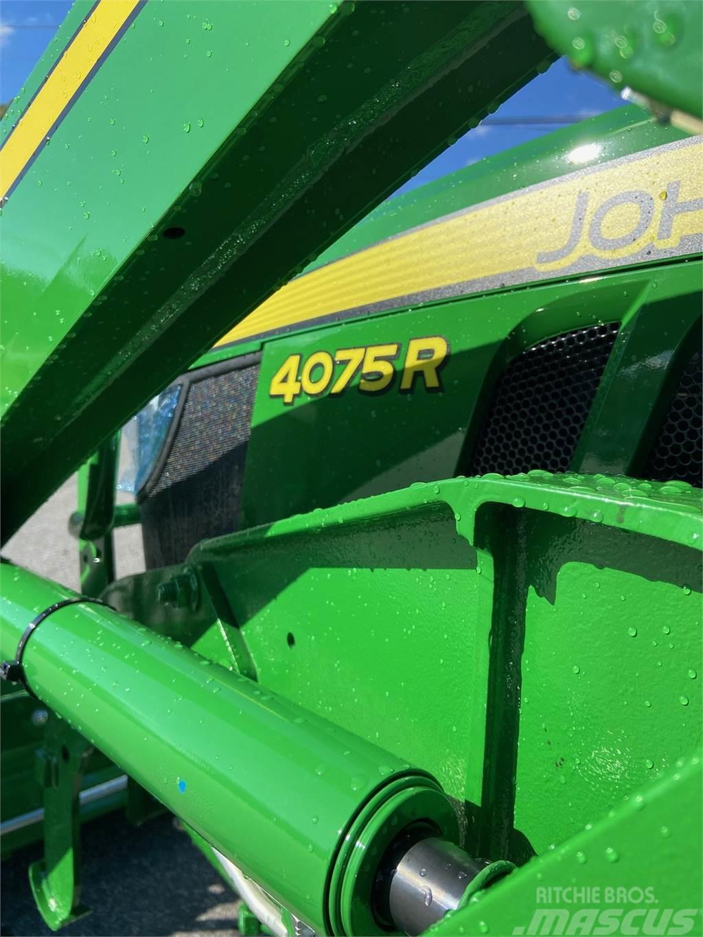 John Deere 4075R Traktory