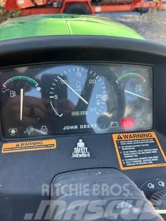 John Deere 4200 Kompaktní traktory