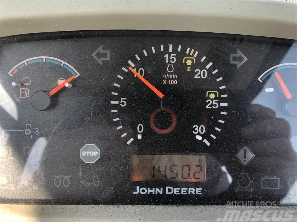 John Deere 4720 Traktory