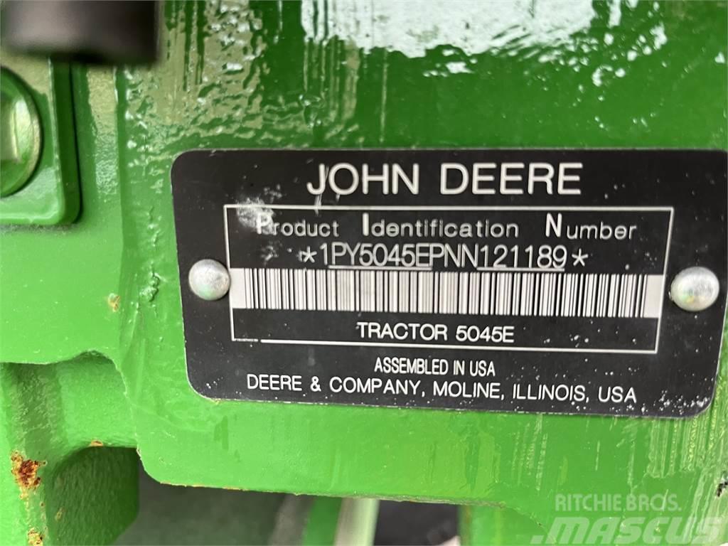John Deere 5045E Traktory