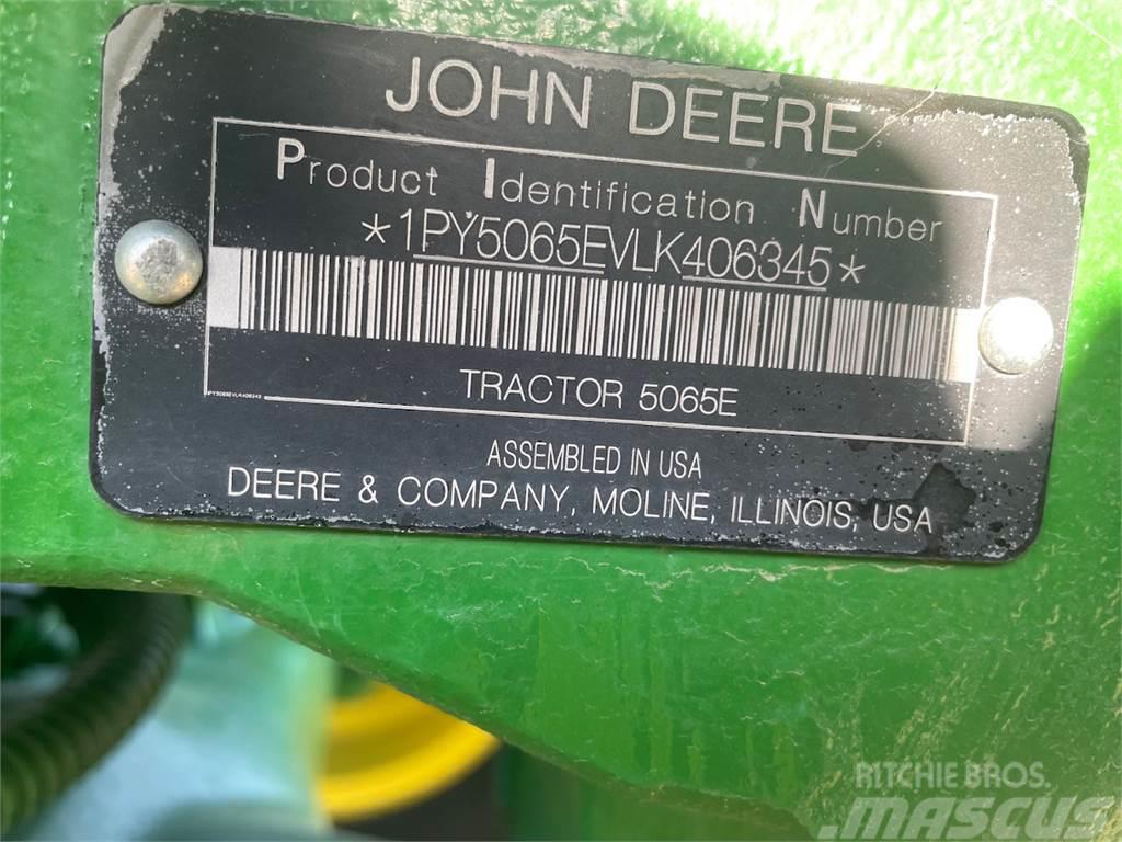 John Deere 5065E Traktory