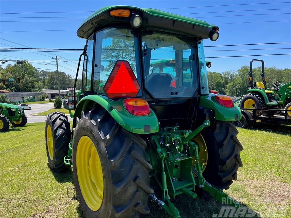 John Deere 5067E Traktory