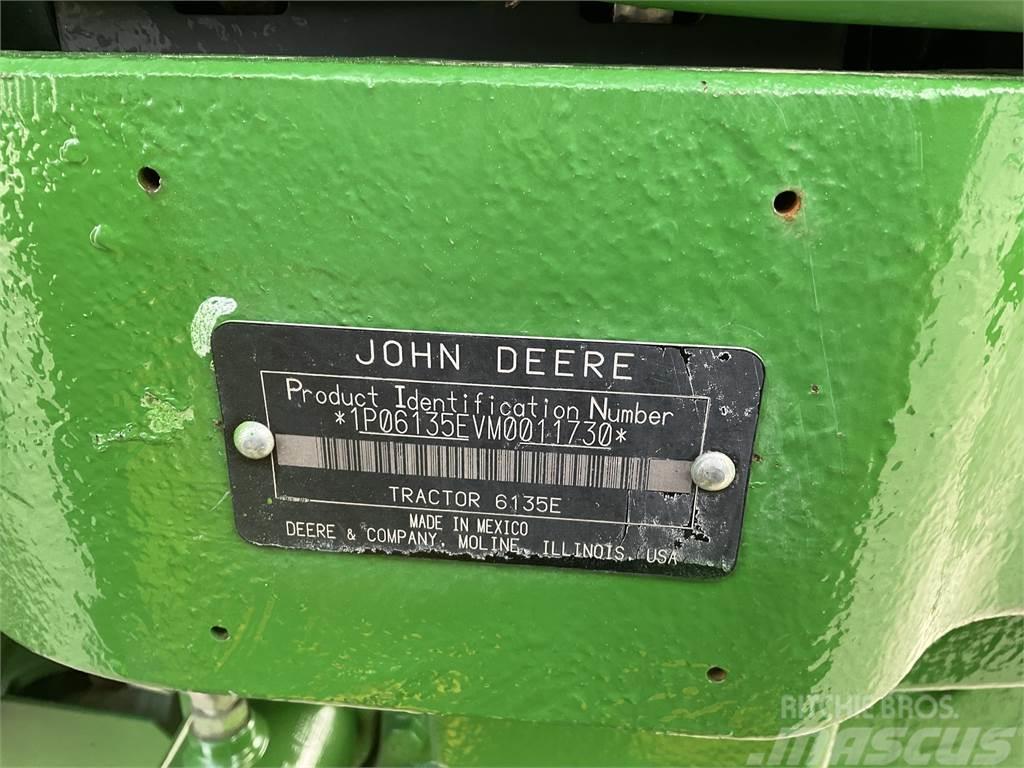 John Deere 6135E Traktory