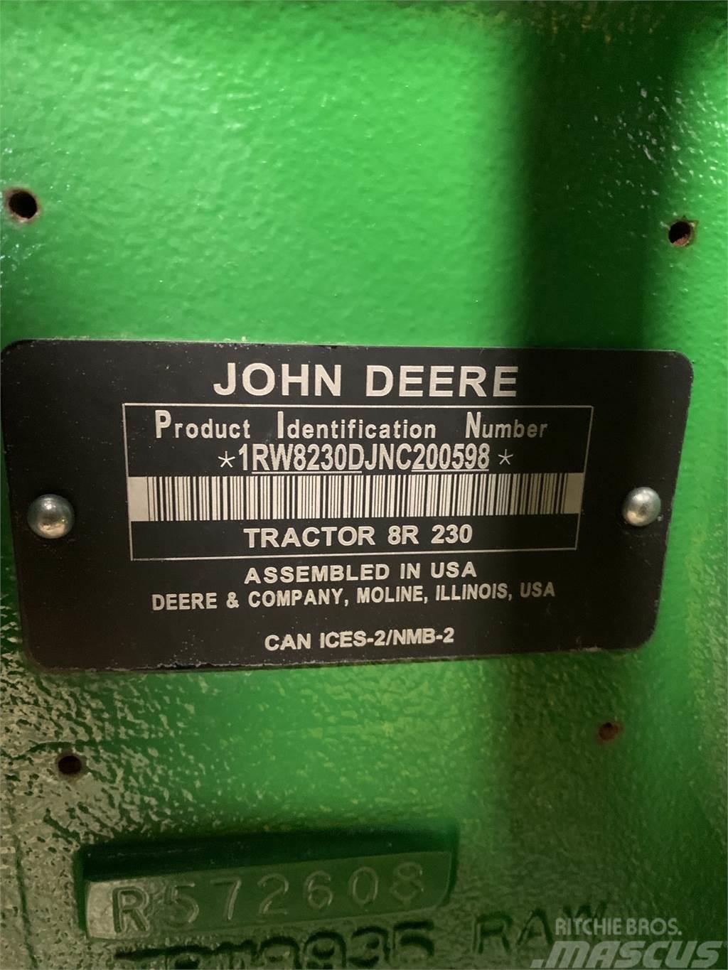 John Deere 8R 230 Traktory