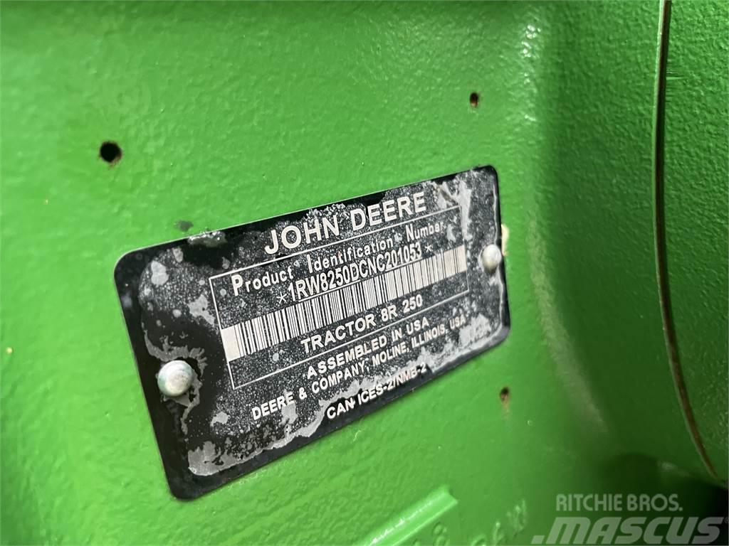 John Deere 8R 250 Traktory