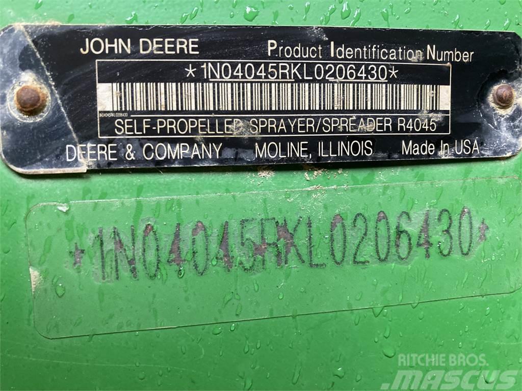 John Deere R4045 Tažené postřikovače