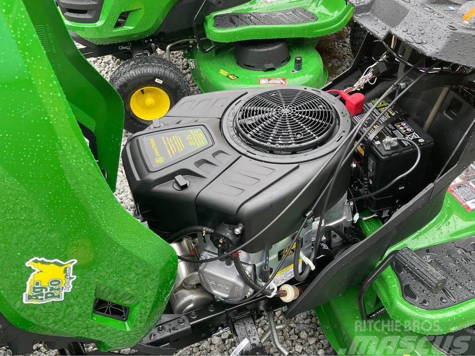 John Deere S220 Kompaktní traktory
