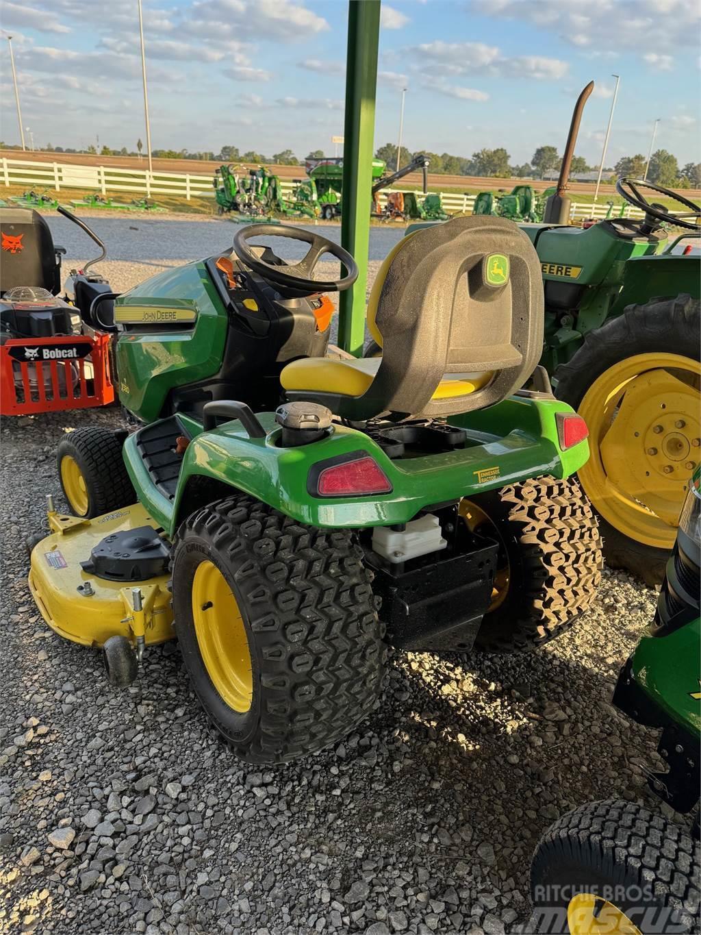 John Deere x580 Kompaktní traktory