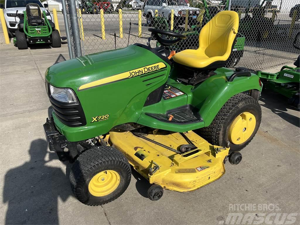 John Deere X720 Kompaktní traktory