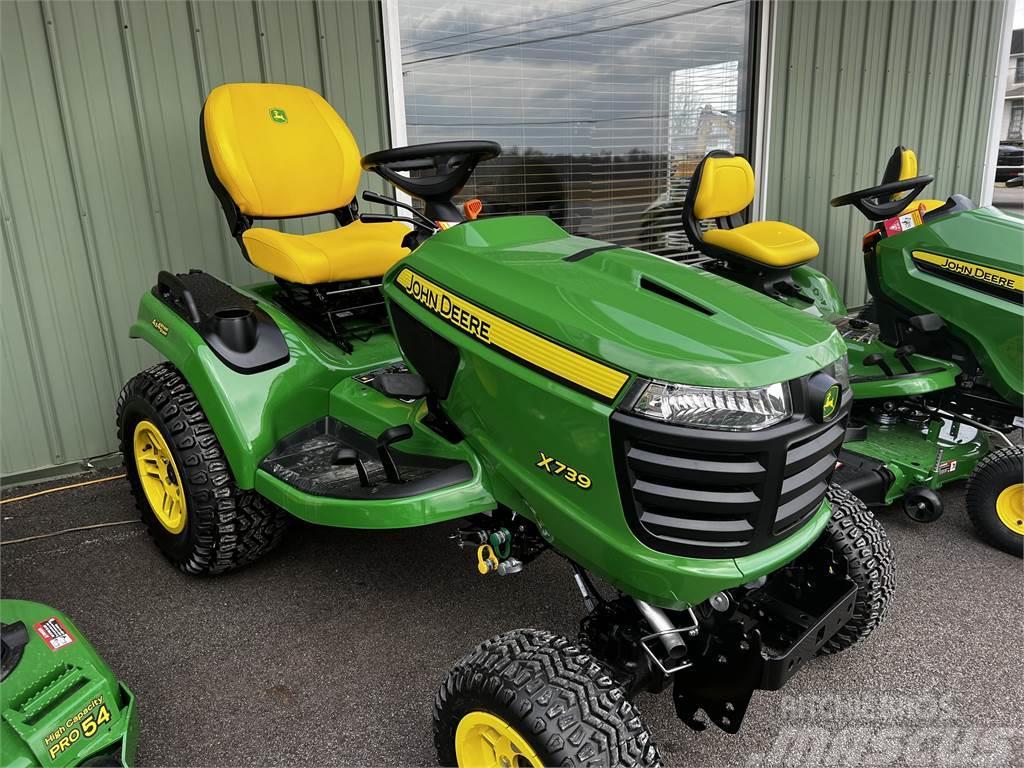 John Deere X739 Kompaktní traktory