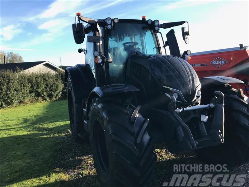 Valtra N175 Versu Black Editions Med AutoComfort Affjedre Traktory