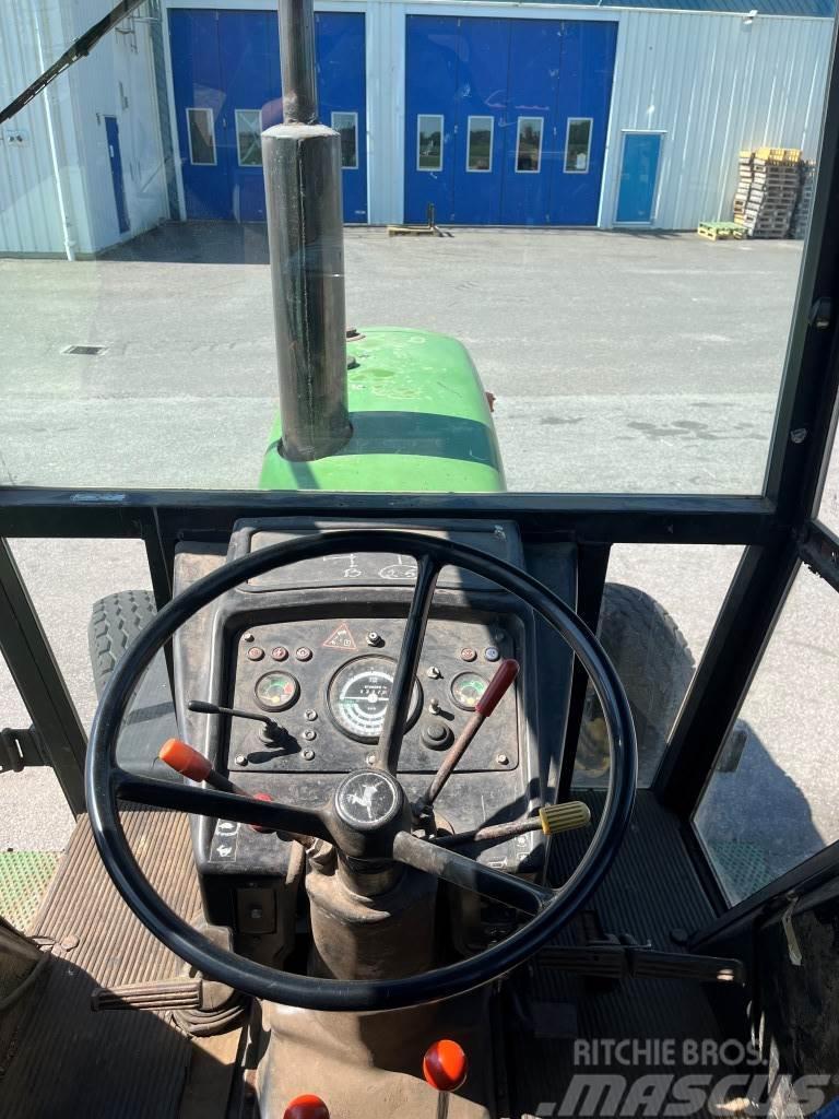 John Deere 3130 Traktory