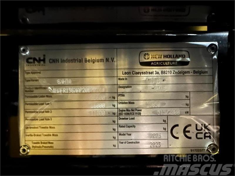New Holland CR10.90 + 41” VarioFeed HD Sklízecí mlátičky