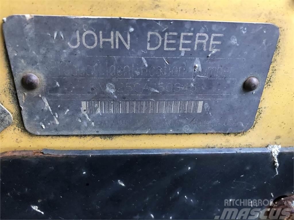 John Deere 250 Smykem řízené nakladače