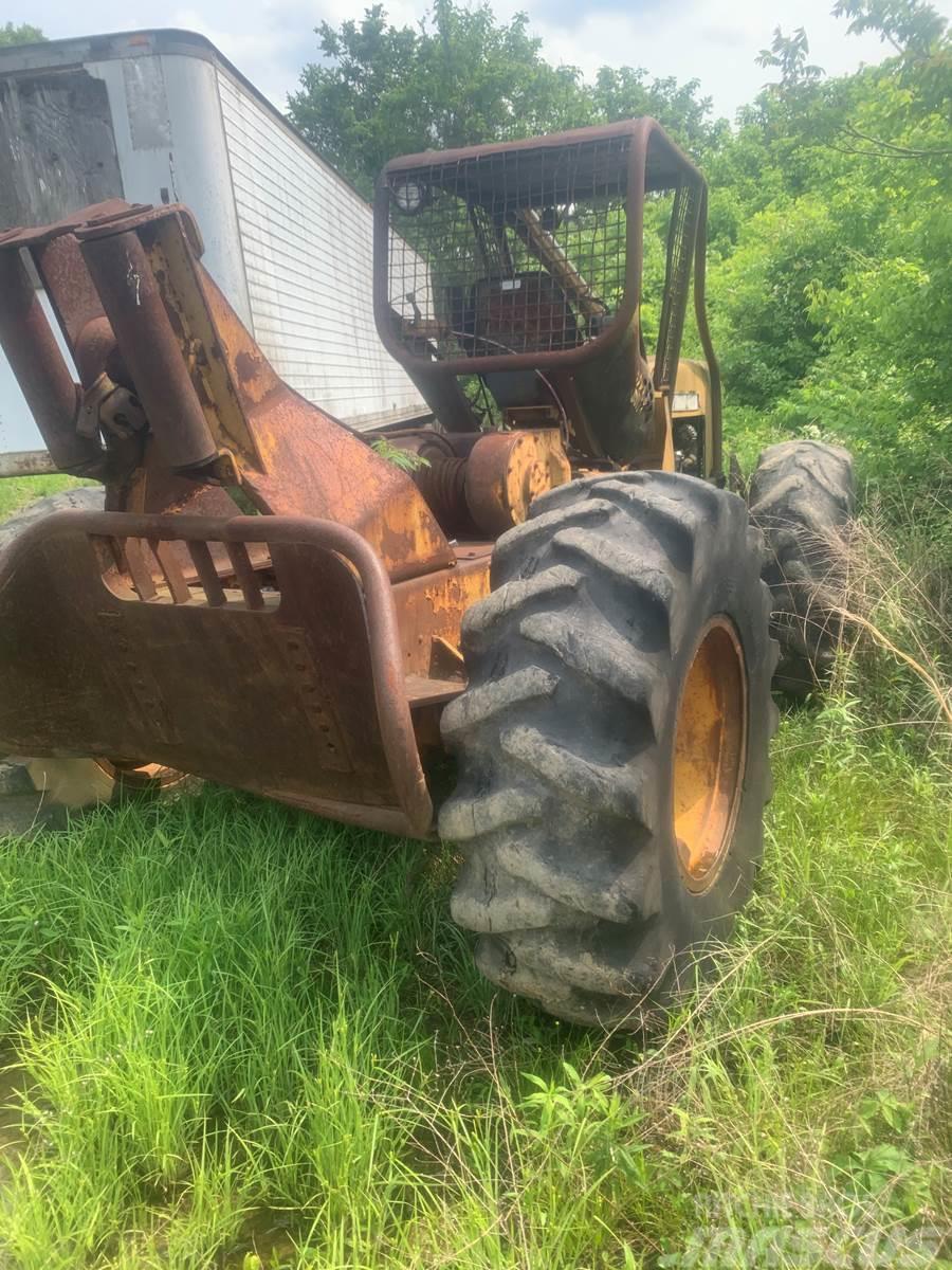 John Deere 540 Lesní kolové traktory
