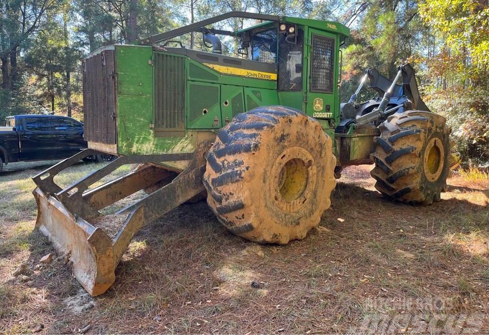 John Deere 748L Lesní kolové traktory