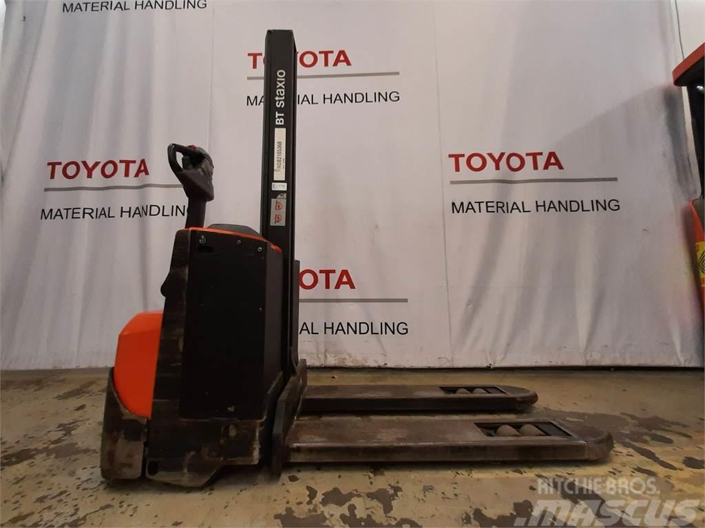 Toyota SWE080L Ručně vedené vysokozdvižné vozíky