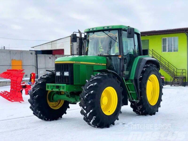John Deere 6800 Traktory