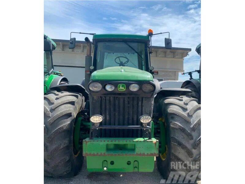 John Deere 8220 Traktory