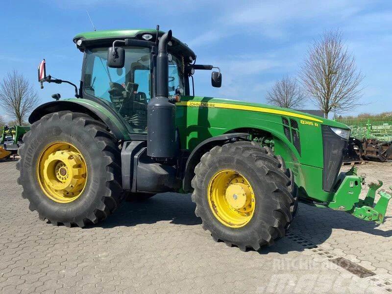 John Deere 8285R Traktory