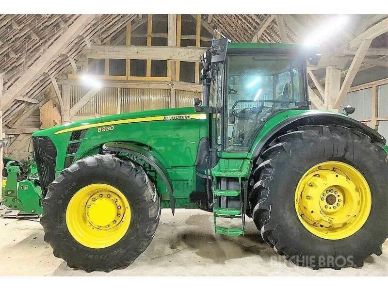 John Deere 8330 Traktory