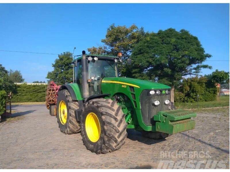 John Deere 8430 Traktory