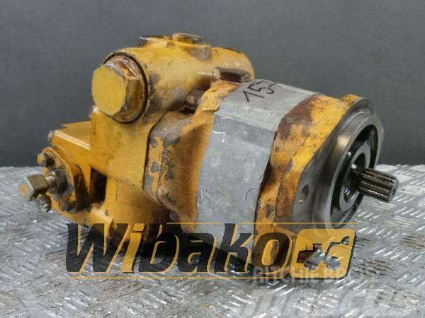 Komatsu Gear pump Komatsu WA400-1 704-30-34110 Ostatní komponenty