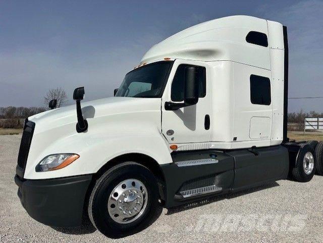 International LT625 Tahače