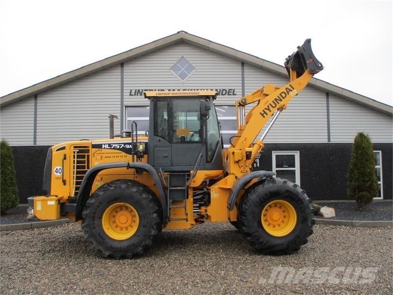 Hyundai 757-9A med 620/75R26 traktor hjul montering på Kolové nakladače