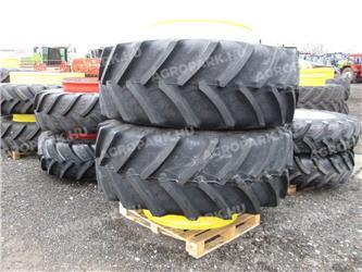  Twin wheel set with BKT 710/70R42 tires