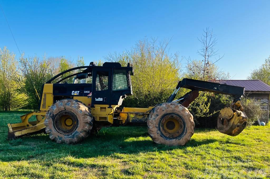 CAT 545 C Lesní kolové traktory