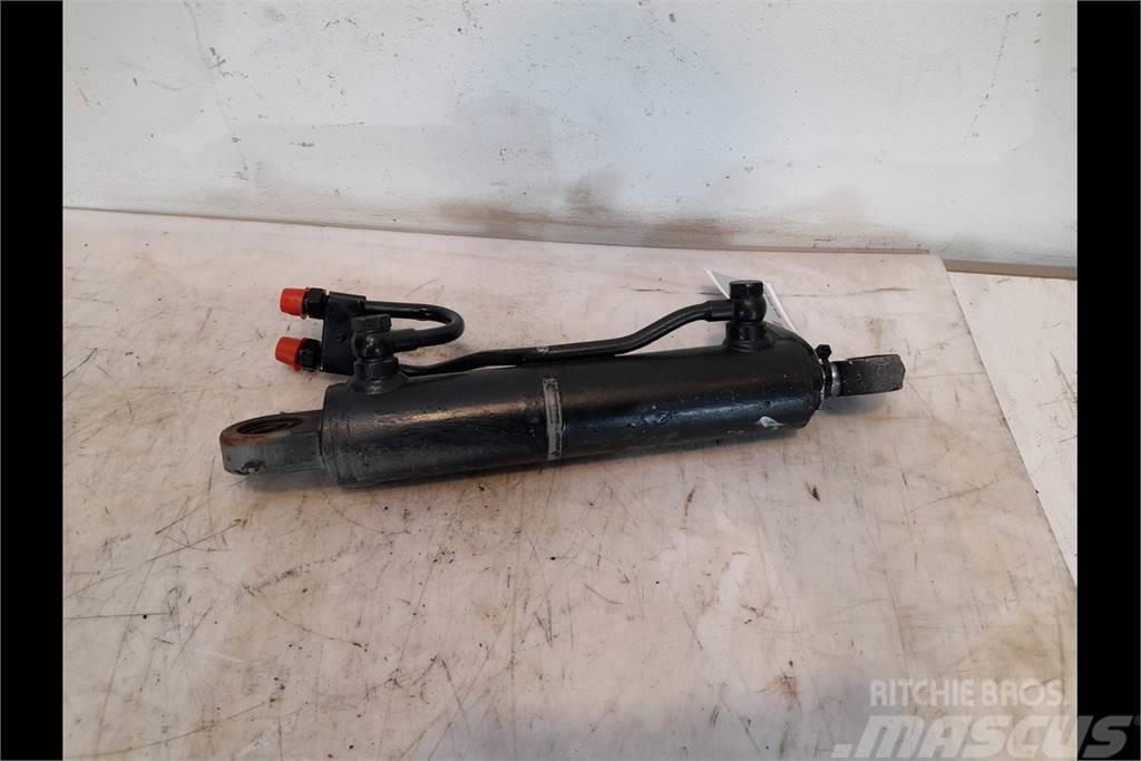 Case IH Farmall 115A Front axle steering cylinder Převodovka
