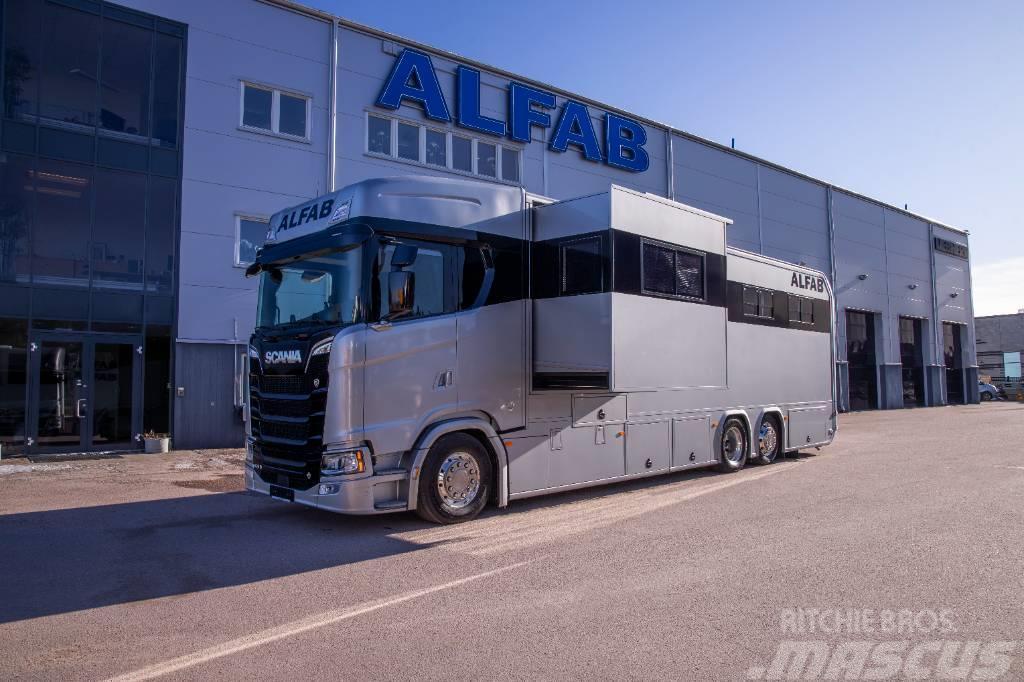 Scania V8 Hästlastbil med uppskjut och utskjut ALFAB Limi Vozy na přepravu zvířat