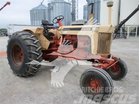 J I Case 1030 Traktory