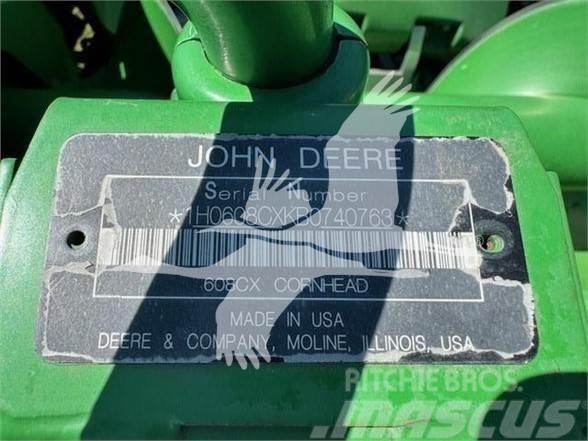 John Deere 608C Kombajnové hlavice
